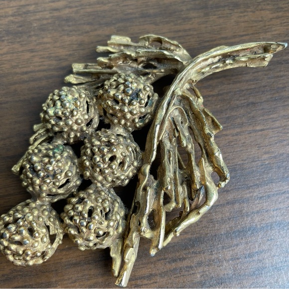 Large Erwin Pearl Berry Brooch - Picture 4 of 6